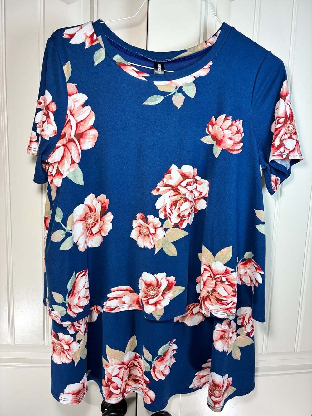 Agnes & Dora Floral Blouse Size L Blue Red Short Sleeve Layered Hem